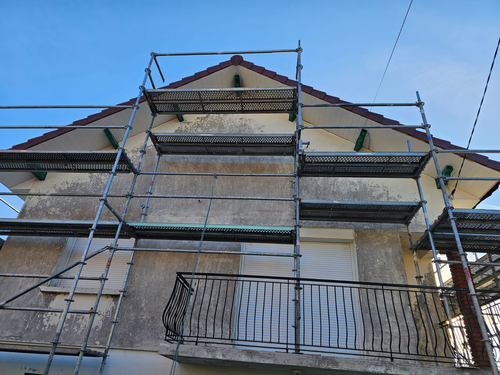 Façade avant travaux avec échafaudage